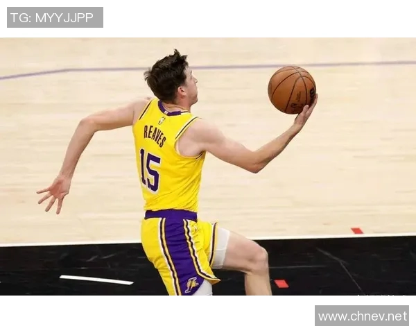 里弗斯：我们的区域联防和盯人防守都能更好，还要简化内线轮转